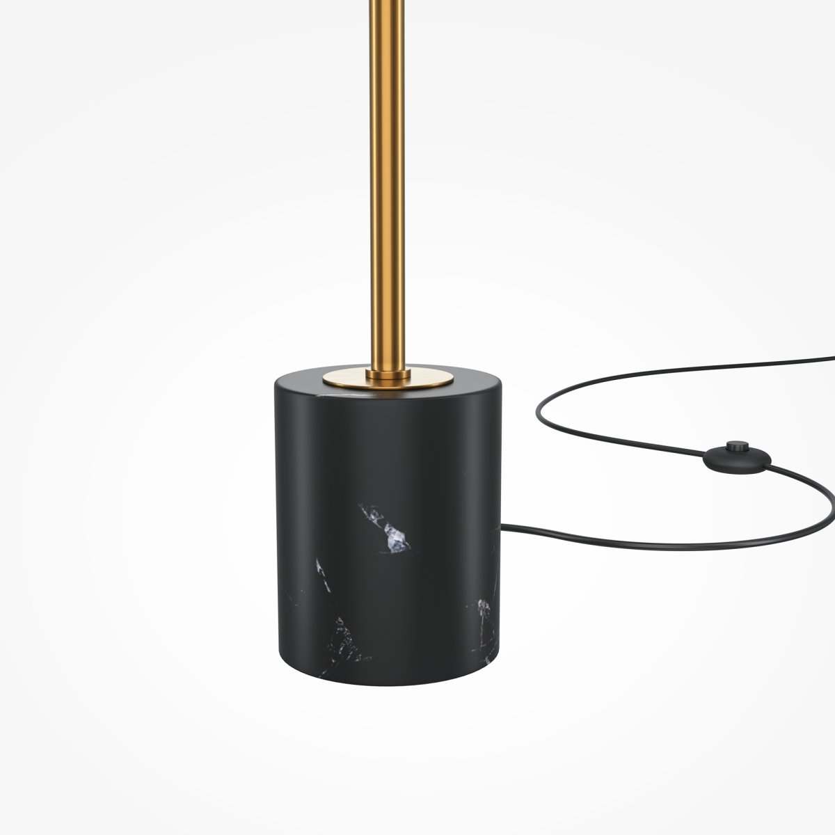 Breeze Laiton lampadaire De Maytoni - L'abat-jour fin et ovale associé à un support doré et à une base en marbre foncé crée un équilibre harmonieux entre luxe et minimalisme.