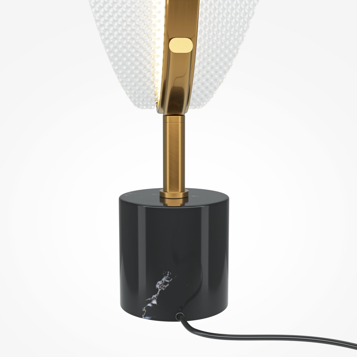 Breeze 63cm Laiton lampe de table De Maytoni - La lampe de table Breeze est une œuvre d'art en soi et ajoute une touche sophistiquée à votre intérieur.