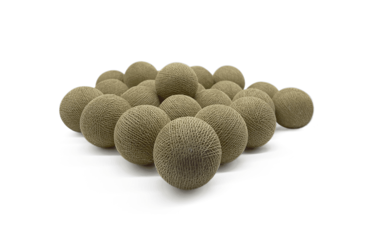 Irislights Sand Beige 20-lights Sable De Irislights - Les sph&egrave;res, fabriqu&eacute;es artisanalement &agrave; partir de fil fin teint &agrave; la main et de colle &eacute;cologique, sont uniques.