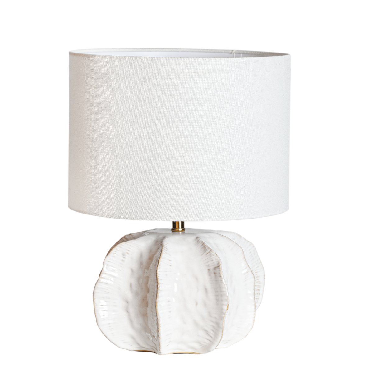 Sandy 37cm Blanc lampe de table De Cottex - Sandy est une lampe de table d&eacute;corative dot&eacute;e d'un pied en c&eacute;ramique aux courbes douces, lui conf&eacute;rant une allure &agrave; la fois dynamique et naturelle.