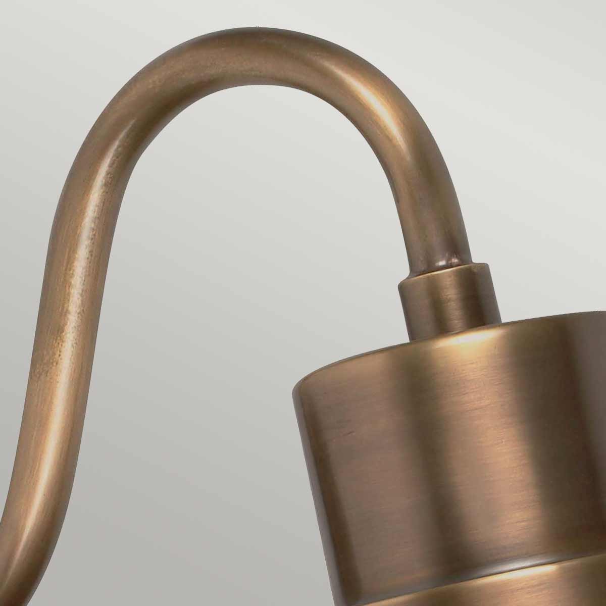 Sheldon Laiton antique lampe d’extérieur De Elstead Lighting - Sheldon est à la fois robuste et élégant et est parfait pour créer une atmosphère classique et intemporelle.