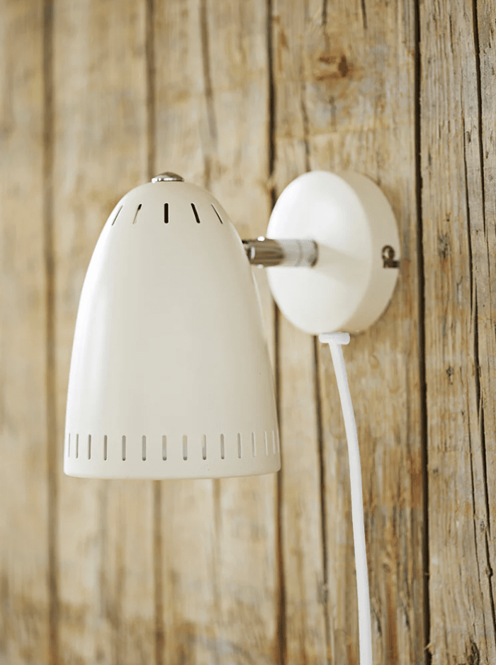 Dynamo Blanc lampe de lecture De Superliving - Facile &agrave; installer et adapt&eacute; &agrave; tous les styles d'int&eacute;rieur, Dynamo est la combinaison parfaite de fonctionnalit&eacute; et de style.