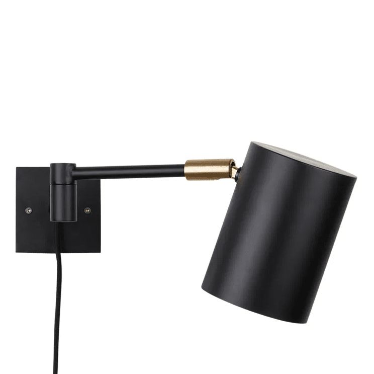 Hali Noir De H. Skjalm P - Le bras et l'abat-jour de la lampe sont réglables, de sorte que la lumière peut être facilement dirigée exactement là où elle est nécessaire.