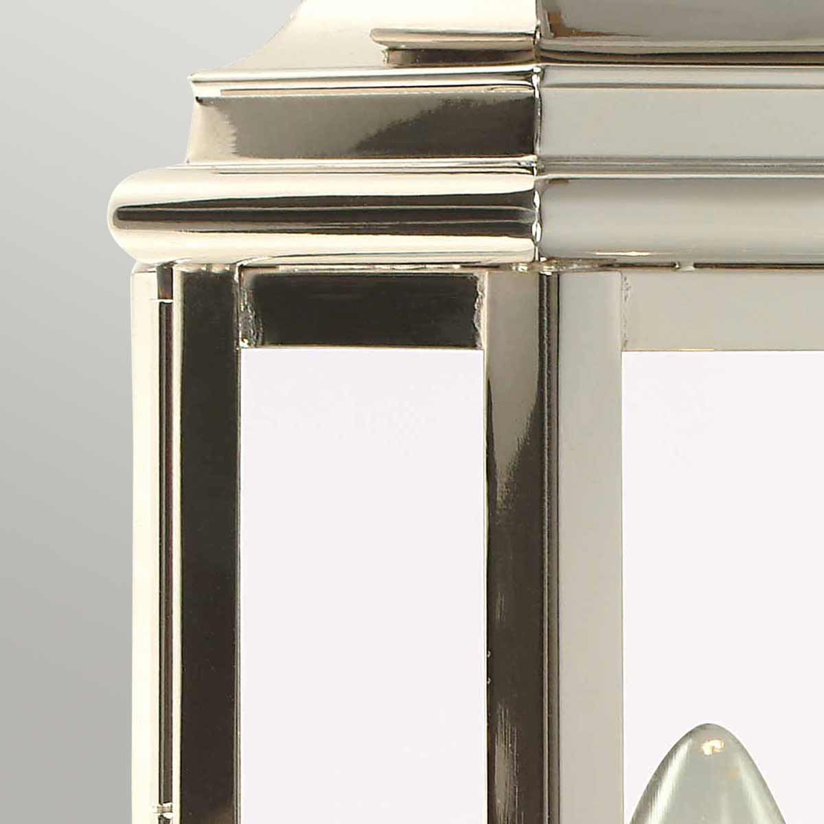 St Martins 30cm Nickel lampe d’extérieur De Elstead Lighting - Avec un indice de protection IP44, la lampe est protégée contre les intempéries et le vent et est donc parfaite pour les façades, les entrées et les terrasses.