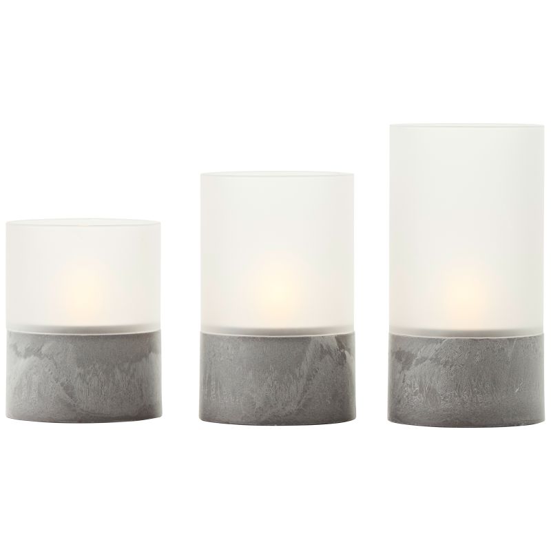 Bougie Pack De 3 Gris/blanc De Brilliant - Ce lot comprend des lampes de 10 cm, 12,5 cm et 15 cm de hauteur, toutes d'un diam&egrave;tre de 8 cm, id&eacute;ales pour une table, une &eacute;tag&egrave;re ou un rebord de fen&ecirc;tre.
