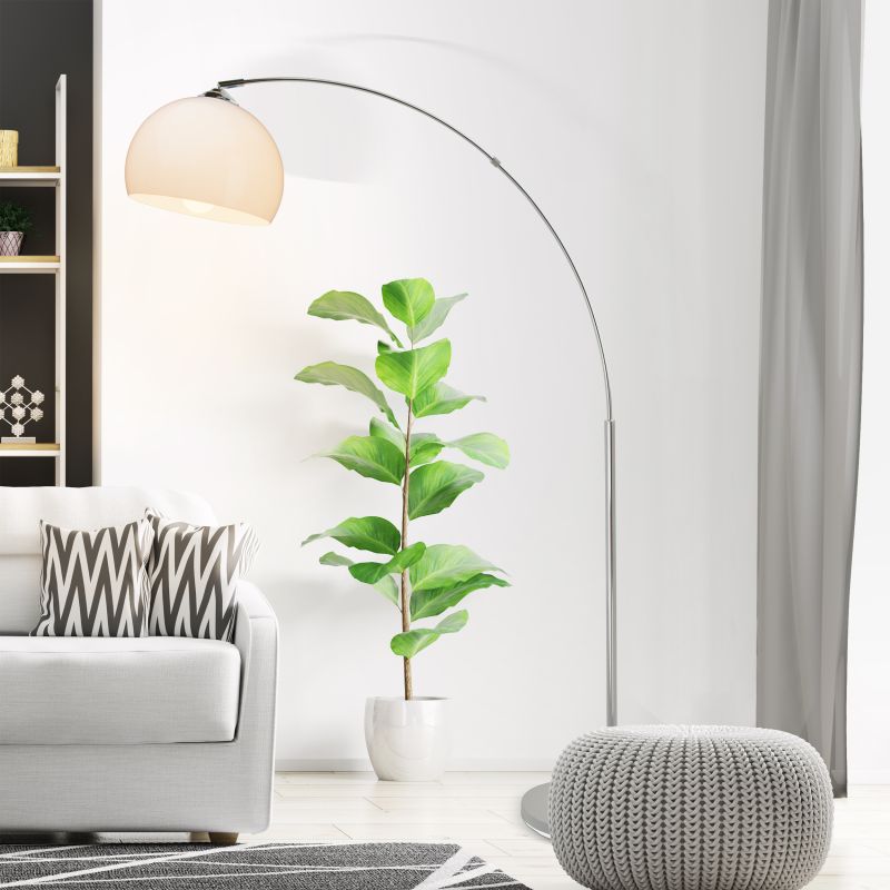 Vessa Chrome lampadaire De Brilliant - Gr&acirc;ce &agrave; son bras large, la lampe peut &ecirc;tre plac&eacute;e &agrave; un endroit tout en &eacute;clairant un autre &ndash; parfaite comme lampe de lecture derri&egrave;re le canap&eacute; ou en compl&eacute;ment d&#39;un &eacute;clairage g&eacute;n&eacute;ral.