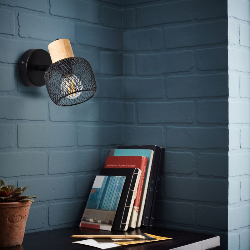 Giada 15cm Noir applique murale De Brilliant - Son abat-jour orientable permet de mettre en valeur des zones sp&eacute;cifiques de la pi&egrave;ce, et plusieurs spots peuvent &eacute;clairer efficacement des zones plus complexes.