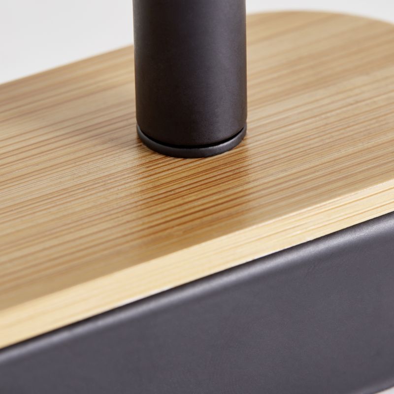 Niels 2 Noir spot De Brilliant - Fabriquée en métal et en bambou, cette lampe est un matériau renouvelable et écologique qui crée une atmosphère chaleureuse et accueillante et contribue à une atmosphère agréable.