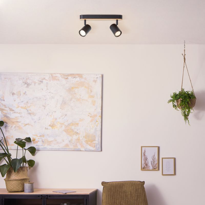 Niels 2 Noir spot De Brilliant - Fabriquée en métal et en bambou, cette lampe est un matériau renouvelable et écologique qui crée une atmosphère chaleureuse et accueillante et contribue à une atmosphère agréable.