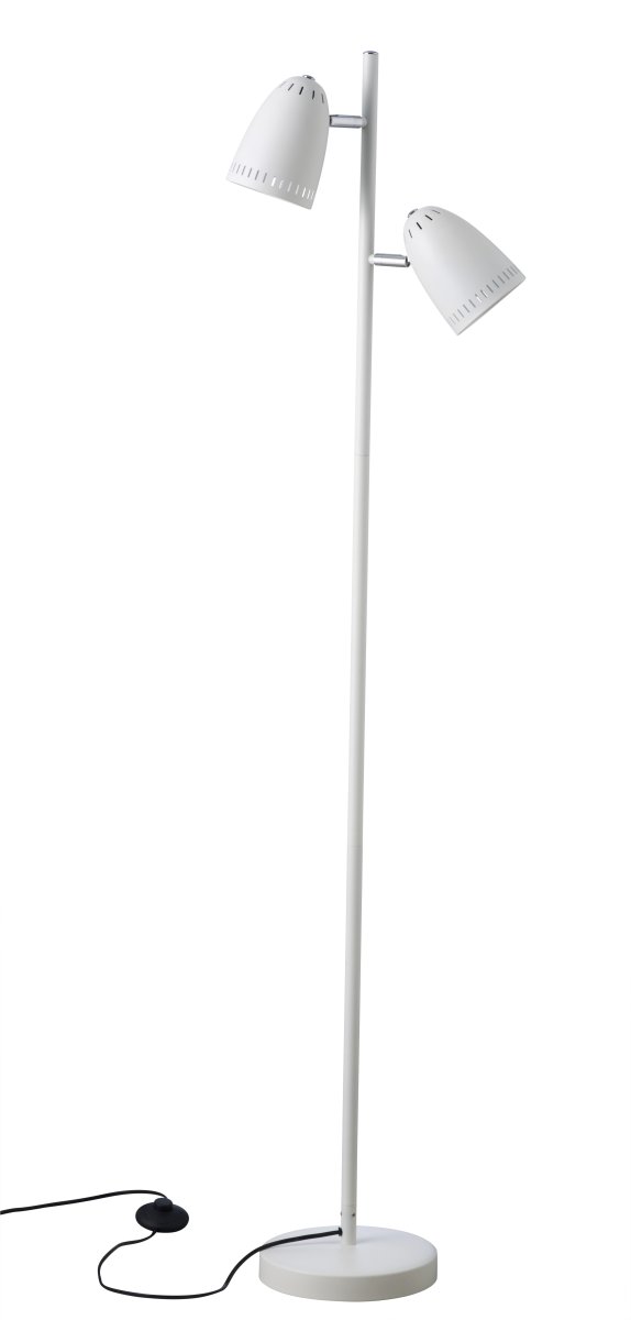Dynamo 2 Blanc lampadaire De Superliving - Inclinables et orientables &agrave; 345&deg;, ils vous permettent d'orienter facilement la lumi&egrave;re exactement l&agrave; o&ugrave; vous en avez besoin&nbsp;: parfait comme lampe de lecture ou pour un &eacute;clairage d'ambiance dans le salon.