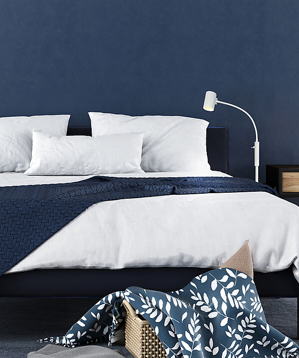 Hugin Blanc lampadaire De Aneta Lighting - Avec le bras flexible pliable, vous pouvez facilement diriger la lumière vers les cibles souhaitées.