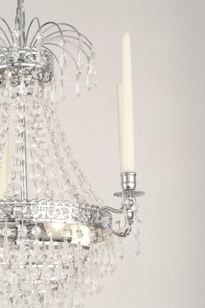 Empire Classic Ø50 Chrome cristal De Norrsken Design - Ce lustre en cristal classique combine un design traditionnel avec une touche moderne de chrome.