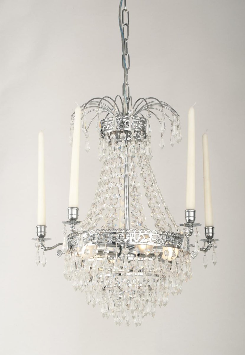 Empire Classic Ø50 Chrome cristal De Norrsken Design - Ce lustre en cristal classique combine un design traditionnel avec une touche moderne de chrome.