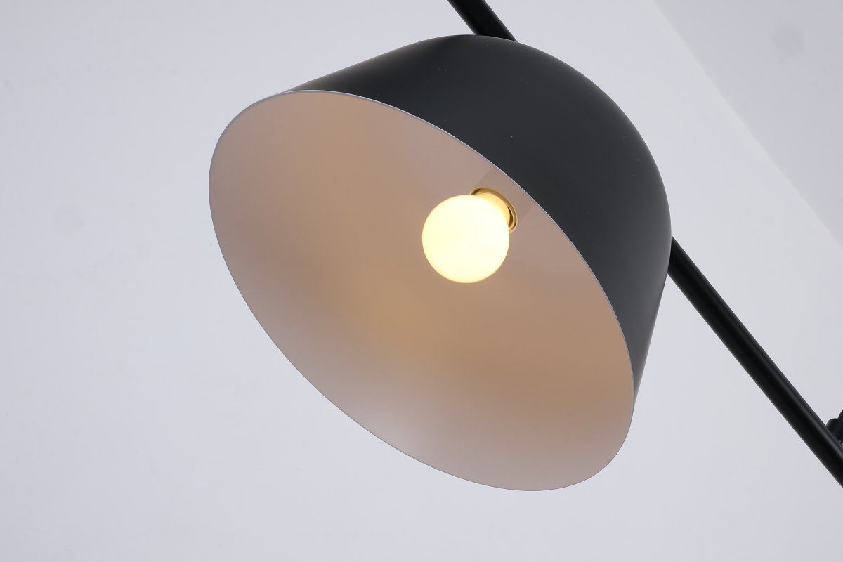 Pop 125cm Noir suspension De Nordic Lighting - Ses lignes &eacute;pur&eacute;es et son abat-jour orient&eacute; vers le bas diffusent une lumi&egrave;re agr&eacute;able et fonctionnelle, id&eacute;ale pour les salles &agrave; manger ou les cuisines.
