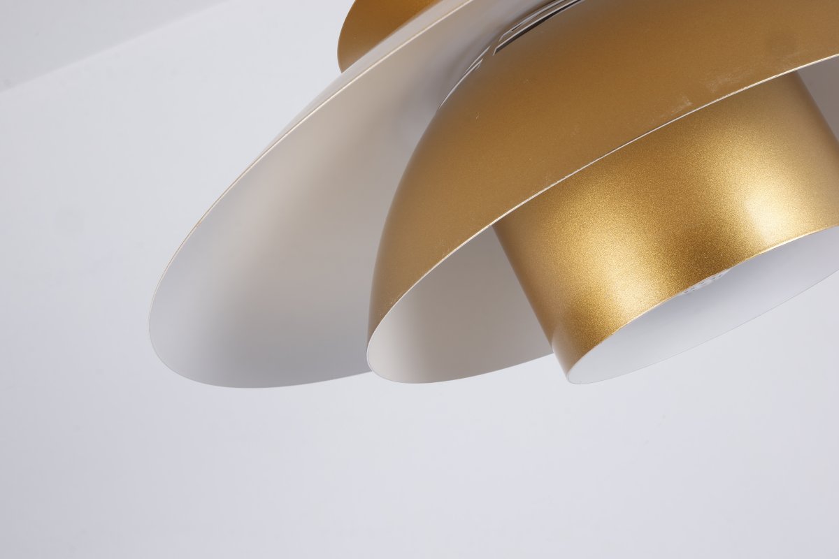 Stealth 2 Ø50 Or suspension De Nordic Lighting - Fabriqu&eacute;e en m&eacute;tal dor&eacute;, elle respire l'&eacute;l&eacute;gance et l'harmonie.