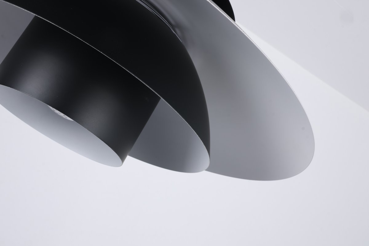 Stealth 2 Ø50 Noir suspension De Nordic Lighting - Id&eacute;ale au-dessus d'une table &agrave; manger ou dans un salon, elle allie parfaitement fonctionnalit&eacute; et esth&eacute;tique.