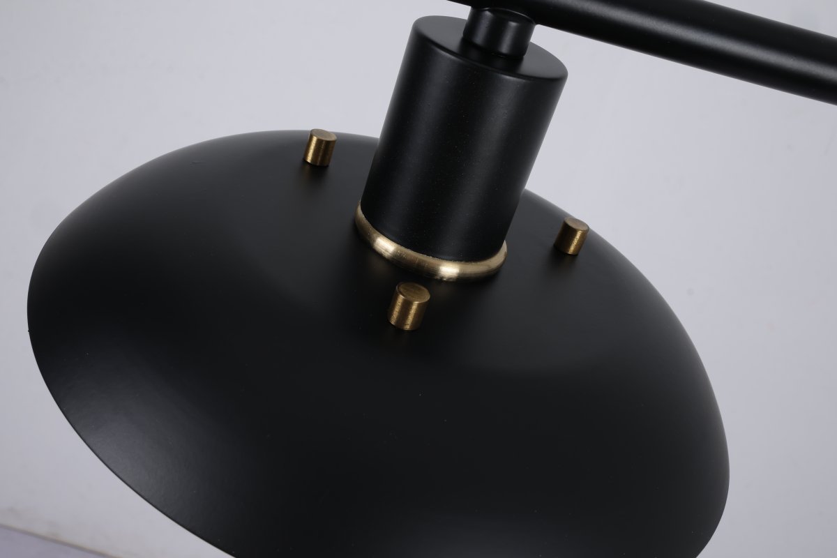 Stealth 86cm Noir suspension De Nordic Lighting - Le luminaire est fourni avec deux jeux de finitions &ndash; boutons et anneaux en laiton et en noir &ndash; vous permettant de choisir facilement le style qui convient le mieux &agrave; votre d&eacute;coration.