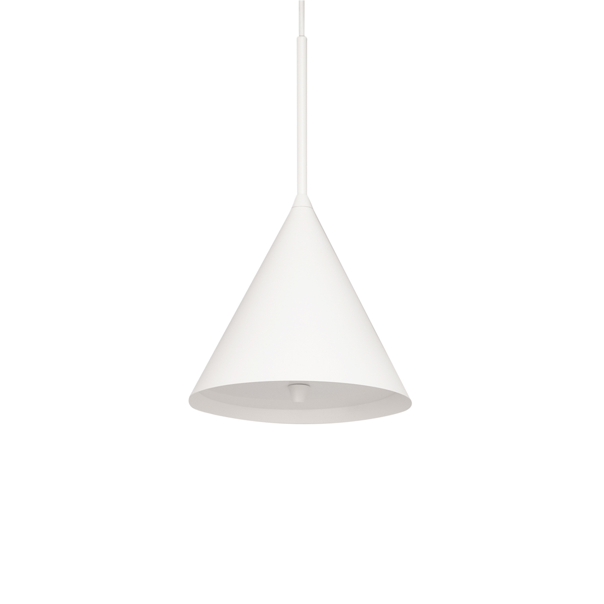 Idre Ø20 Vit suspension De Armaturhantverk - Nedtill har lampan en akrylsk&auml;rm som bidrar till en j&auml;mn ljusspriding men ocks&aring; till att undvika bl&auml;ndning.