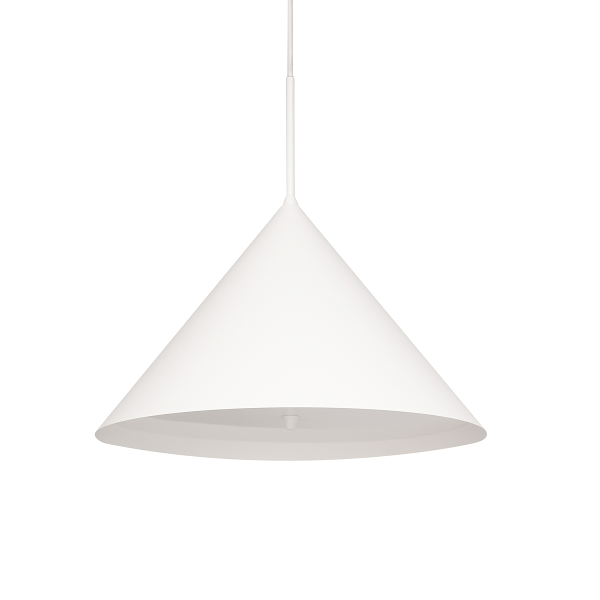 Idre Ø45 Vit suspension De Armaturhantverk - Idre &auml;r en modern och stilren taklampa i pl&aring;t som &auml;r enkel att palcera i hemmet.
