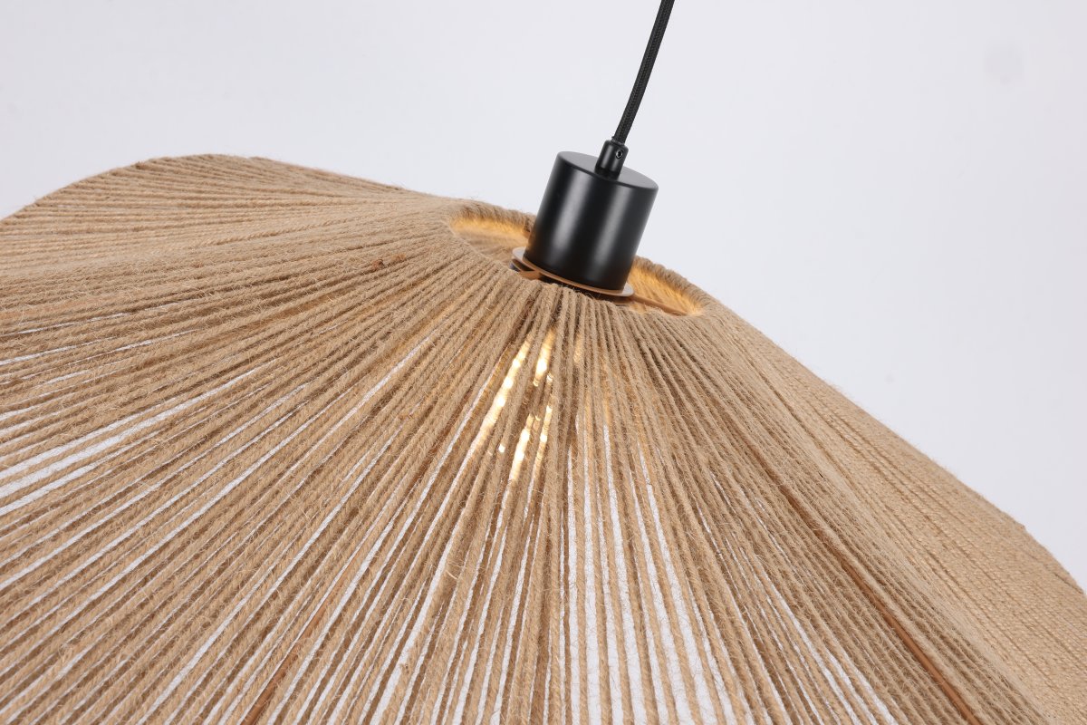 Rocca Ø70 Nature suspension De Nordic Lighting - Id&eacute;ale pour ajouter une touche naturelle et &eacute;l&eacute;gante au-dessus de la table &agrave; manger ou dans le salon.