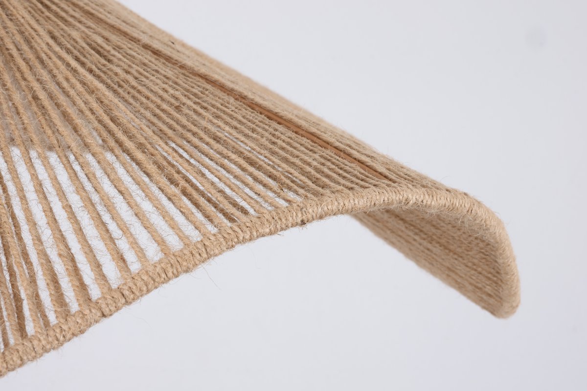 Rocca Ø70 Nature suspension De Nordic Lighting - Id&eacute;ale pour ajouter une touche naturelle et &eacute;l&eacute;gante au-dessus de la table &agrave; manger ou dans le salon.