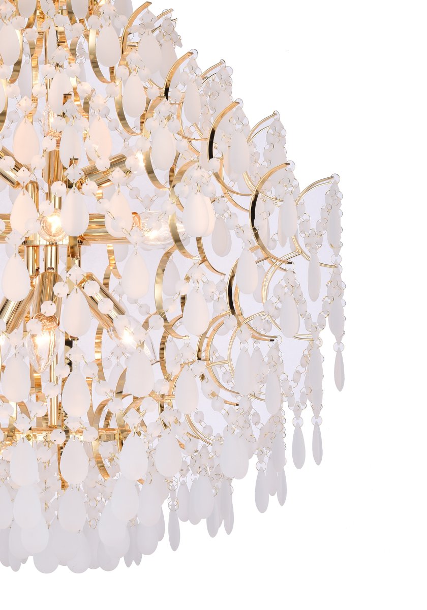 Palais Ø58 Or cristal De Lampan - Elle est orn&eacute;e de prismes givr&eacute;s qui cr&eacute;ent un jeu de lumi&egrave;re doux et onirique et cr&eacute;ent une atmosph&egrave;re exclusive dans la pi&egrave;ce.