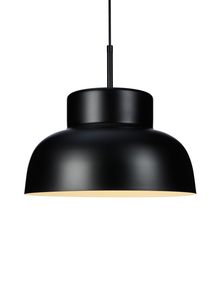 Sensei Ø40 Noir suspension De Cottex - L'intérieur blanc de l'abat-jour assure une diffusion homogène et agréable de la lumière, illuminant parfaitement la surface.
