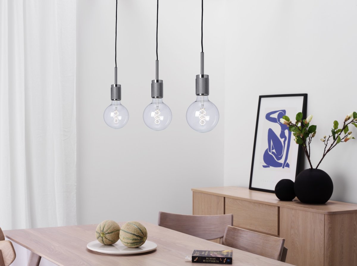 Rille 85cm Chrome brossé suspension De Cottex - Rille est une suspension élégante en métal chromé brossé, créant un style moderne et raffiné.