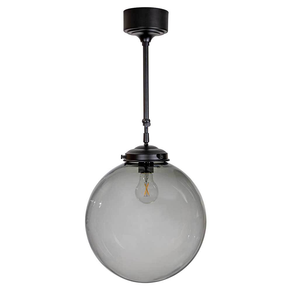 Mora Ø30 Noir plafonnier De Armaturhantverk - La hauteur de la suspension est r&eacute;glable de 35 &agrave; 54 cm.