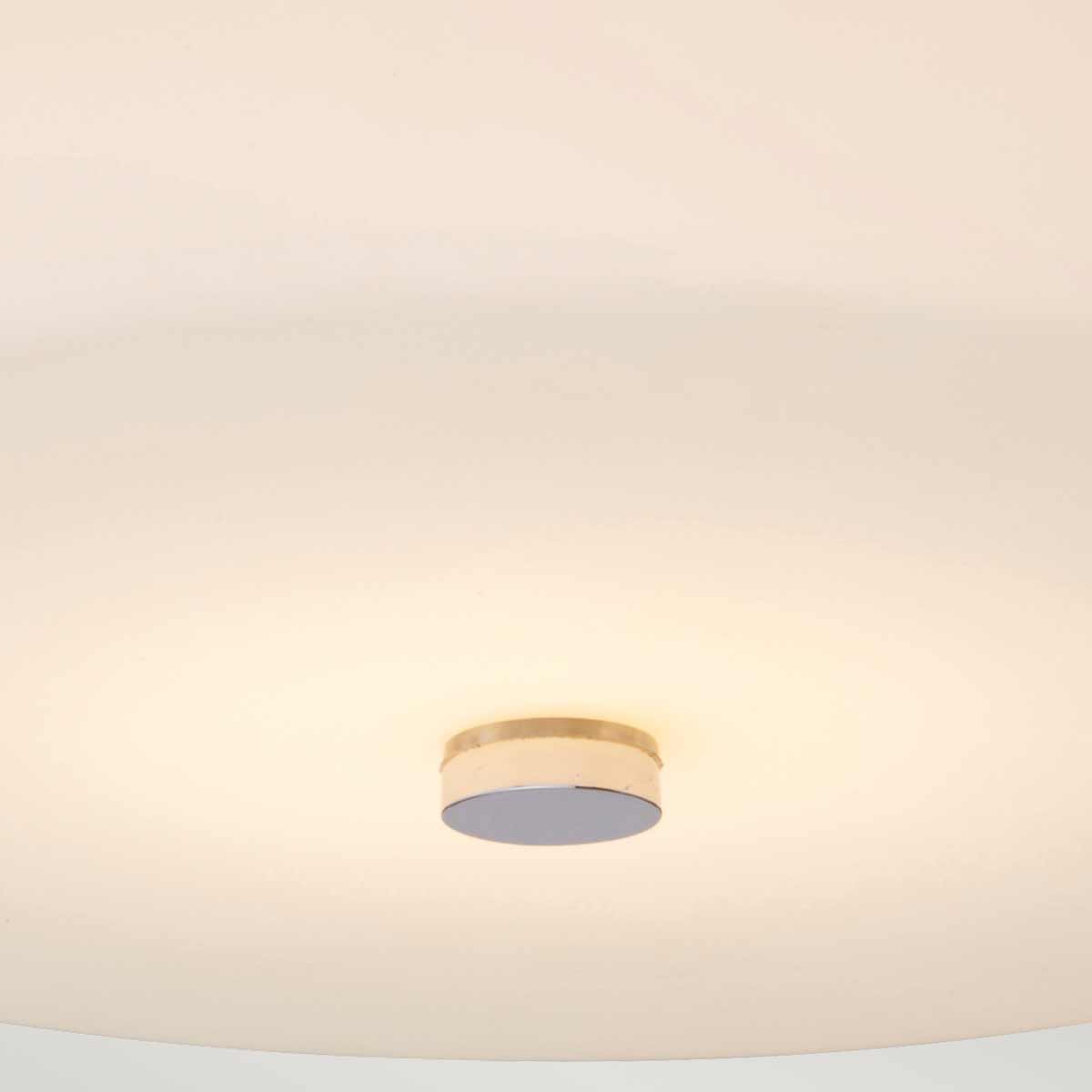 Tamar Ø24 Chrome poli lampe de salle de bain De Elstead Lighting - Le plafonnier Tamar en chrome poli est une solution d'éclairage élégante et fonctionnelle, parfaite pour les salles de bains grâce à son indice de protection IP44, mais convient également aux couloirs et aux pièces à plafond bas.