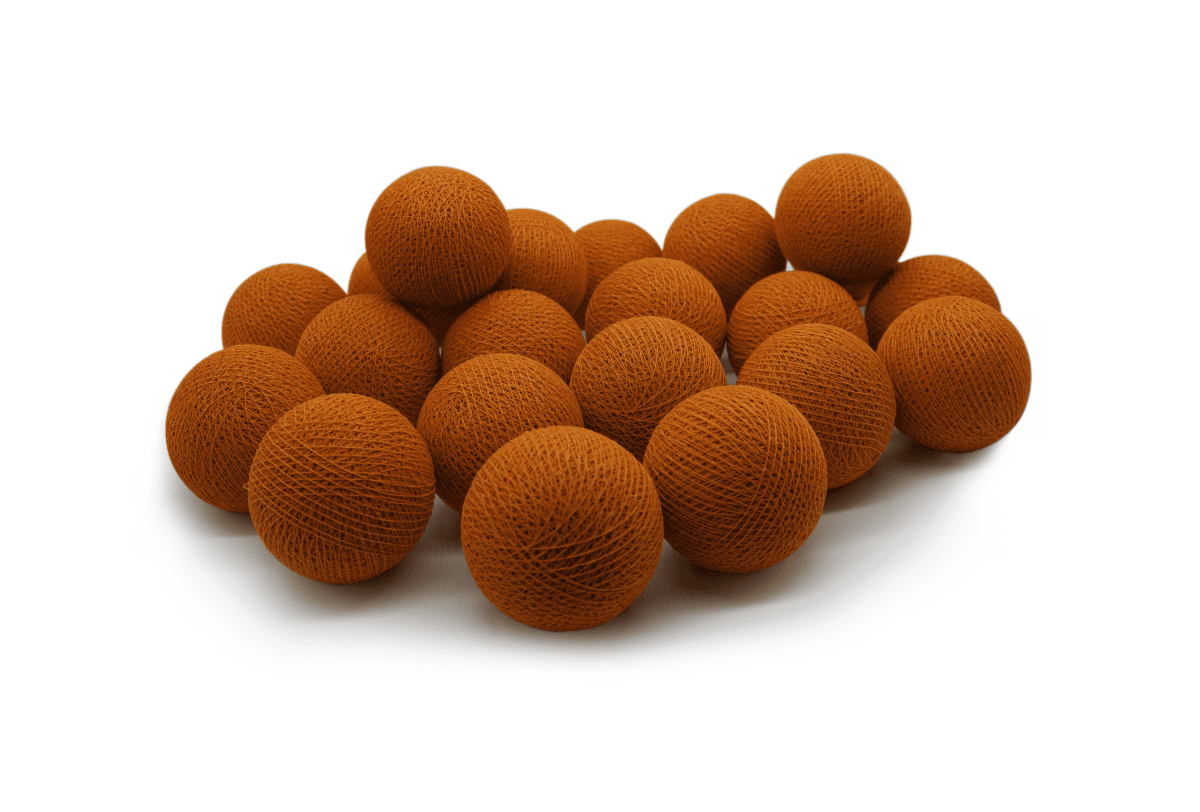 Irislights Terracotta 20-lights Terre cuite De Irislights - Les sph&egrave;res, fabriqu&eacute;es artisanalement &agrave; partir de fil fin teint &agrave; la main et de colle &eacute;cologique, sont uniques.
