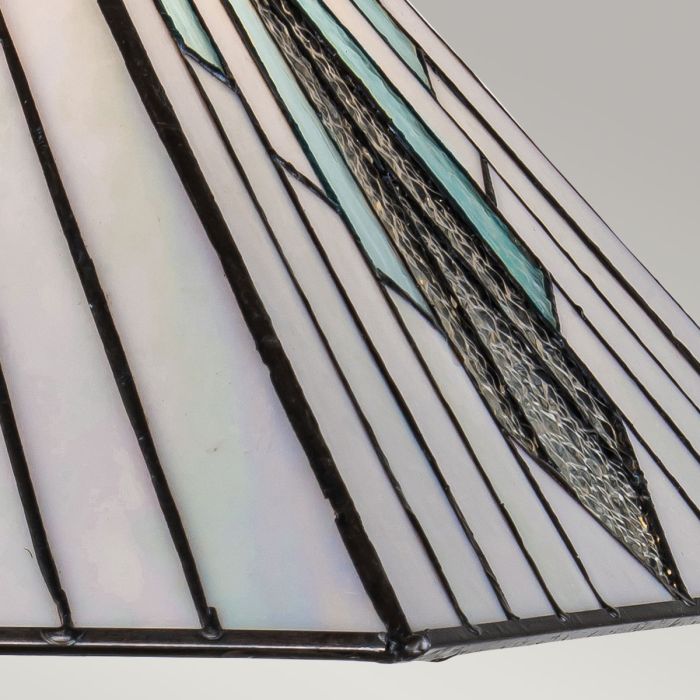 Alderley 50cm Multicolore De Elstead Lighting - Lorsque la lampe est allumée, les plaques de verre bleu ont une belle couleur aigue-marine, tandis que les plaques texturées scintillent.