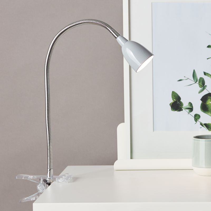 Anthony Gris lampe à pince De Brilliant - La lampe &agrave; pince Anthony est une solution d'&eacute;clairage pratique et flexible, id&eacute;ale pour les espaces restreints, comme les bords de table ou les &eacute;tag&egrave;res.