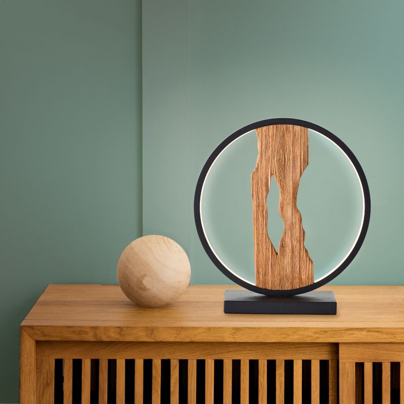 Chaumont 28cm Bois lampe de table De Brilliant - Chaumont est une lampe de table polyvalente, idéale pour un éclairage d'ambiance sur une table de chevet ou comme éclairage d'appoint dans un salon.