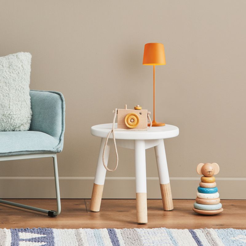 Kaami 37cm Orange portable De Brilliant - Gr&acirc;ce &agrave; son indice de protection IP44 &eacute;lev&eacute;, elle est r&eacute;sistante aux intemp&eacute;ries et id&eacute;ale pour une utilisation en int&eacute;rieur comme en ext&eacute;rieur.