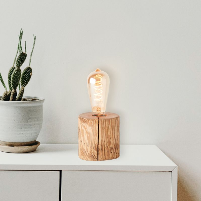 Trabo 10cm Bois lampe de table De Brilliant - L'alliance du bois et de la technologie moderne crée une ambiance naturelle et intemporelle, faisant de cette lampe un élément décoratif de votre intérieur.