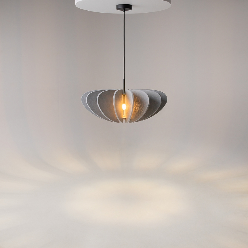 Cambio Ø58 Gris suspension De Maytoni - La s&eacute;rie est disponible en plusieurs couleurs et formes et, gr&acirc;ce au c&acirc;ble de 3 m&egrave;tres de long, peut &eacute;galement &ecirc;tre suspendue dans des pi&egrave;ces hautes - parfaite pour des installations d'&eacute;clairage cr&eacute;atives qui refl&egrave;tent l'ambiance de la pi&egrave;ce.