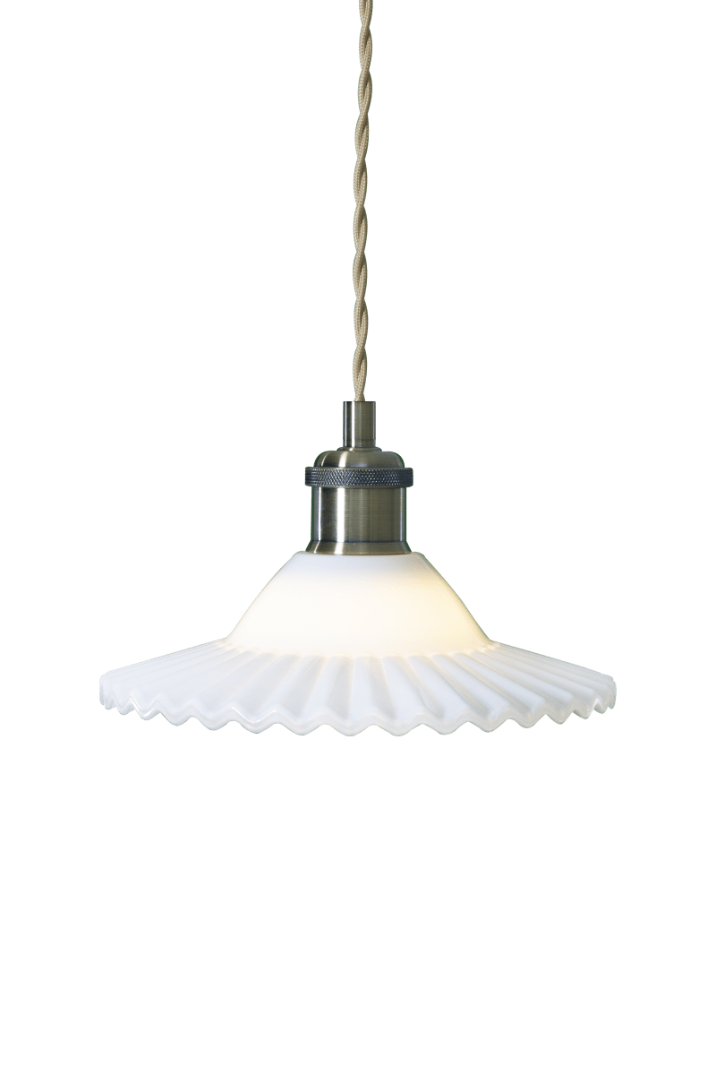 Silvia Ø22 Laiton antique/blanc lampe de fenêtre De Aneta Lighting - Elle crée un éclairage décoratif à la fenêtre et contribue à une atmosphère chaleureuse et accueillante.