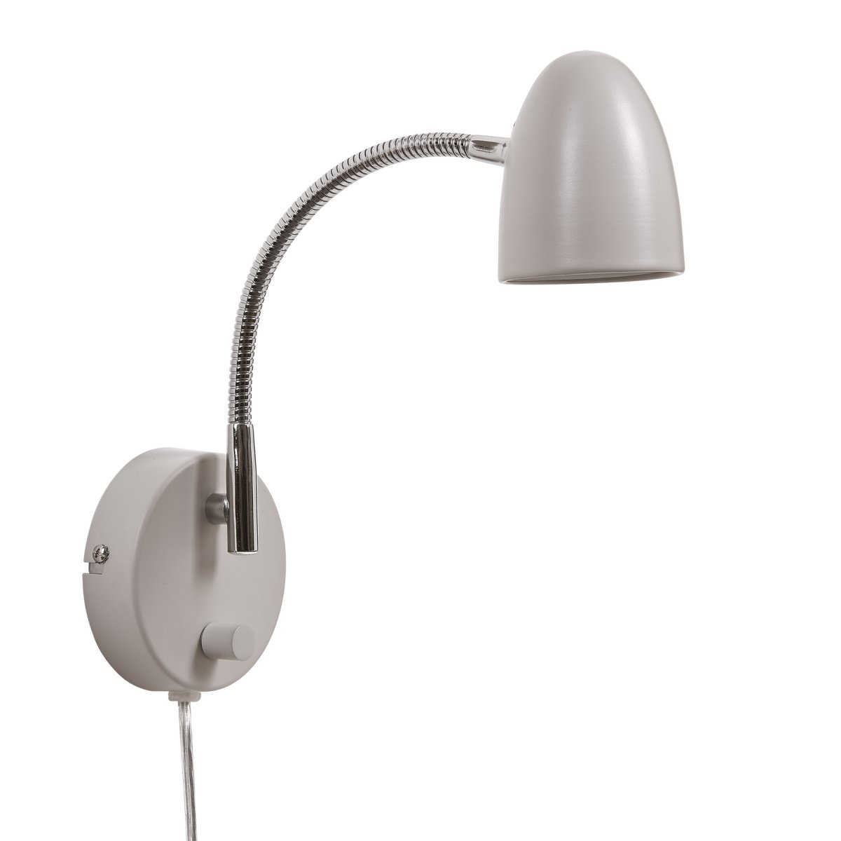 Koster Sable lampe de lecture De Armaturhantverk - Cette applique murale moderne combine un abat-jour élégant de couleur sable avec des détails chromés pour un design élégant et fonctionnel.