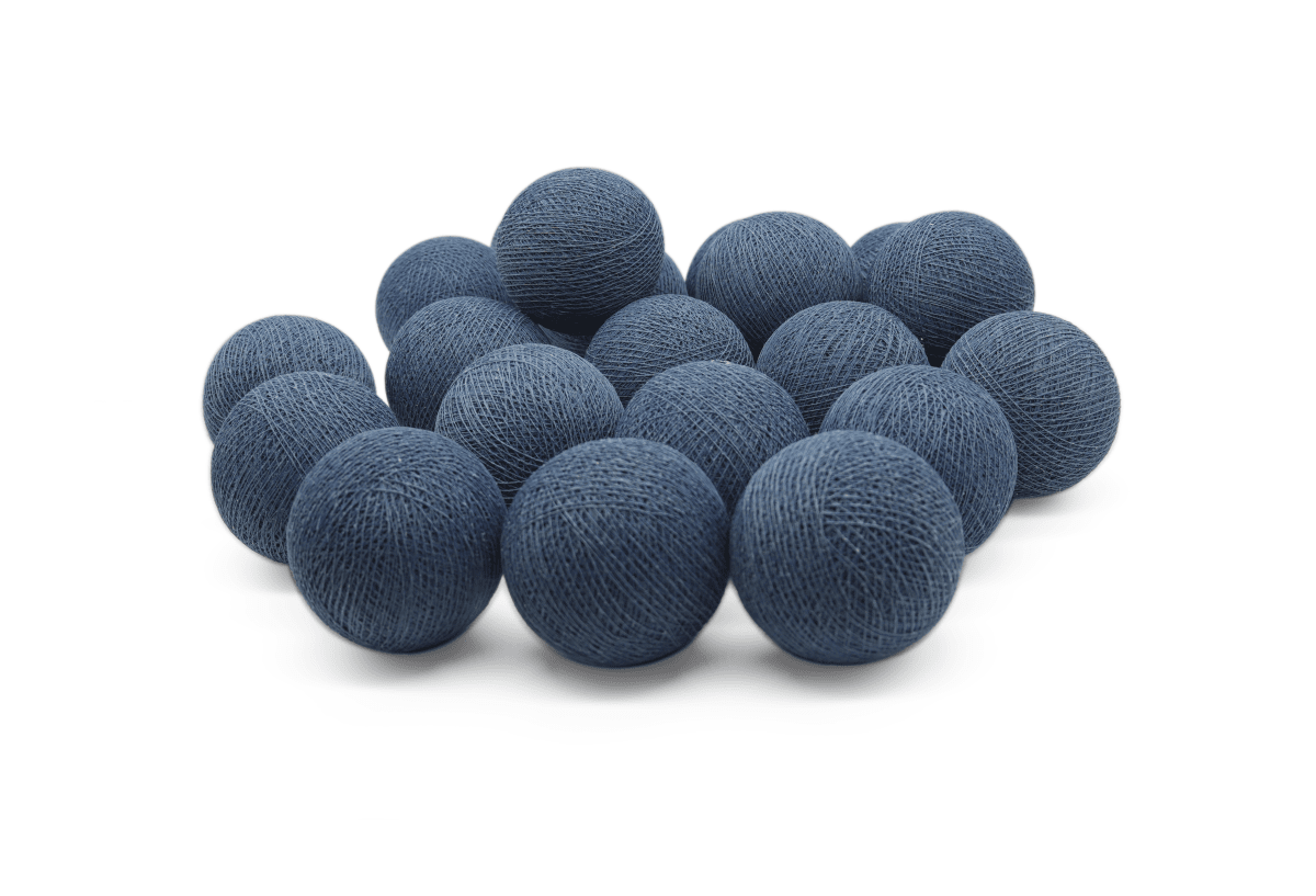 Irislights Vintage Blue 35-lights Bleu De Irislights - Les sph&egrave;res, fabriqu&eacute;es artisanalement &agrave; partir de fil fin teint &agrave; la main et de colle &eacute;cologique, sont uniques.