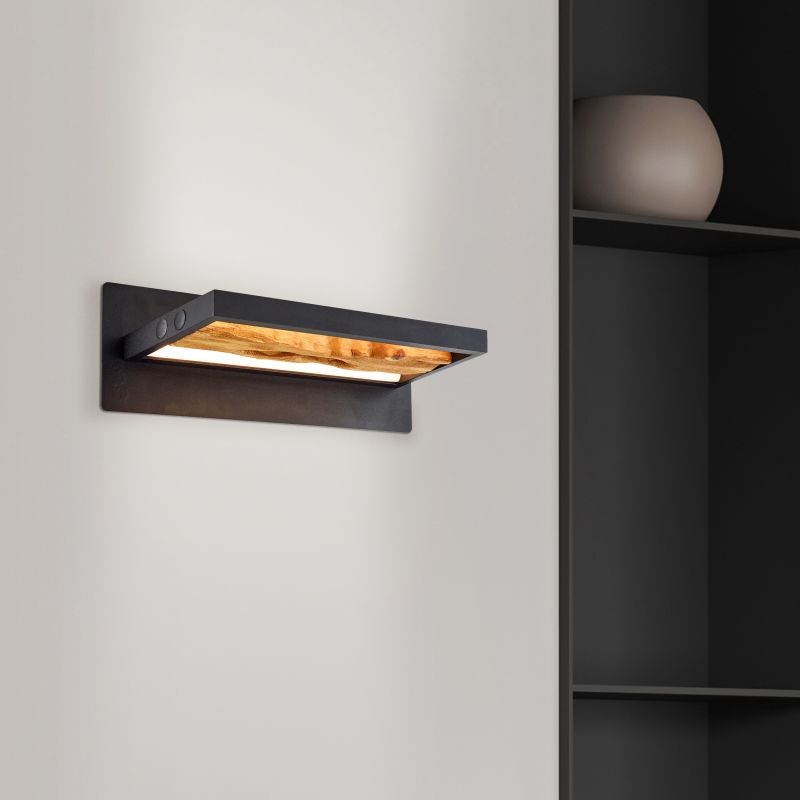 Chaumont 35cm Bois applique murale De Brilliant - Les détails en bois sont issus de forêts gérées durablement et certifiées FSC, alliant design naturel, respect de l'environnement et qualité.