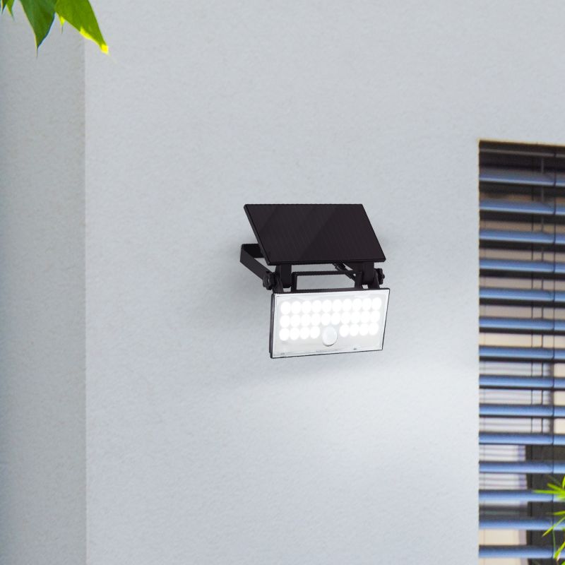 Luton Noir lampe solaire De Brilliant - Gr&acirc;ce &agrave; l'&eacute;nergie solaire, cet &eacute;clairage est &eacute;cologique et &eacute;conomique, et le d&eacute;tecteur de mouvement int&eacute;gr&eacute; dispose de trois r&eacute;glages pour un &eacute;clairage optimal.