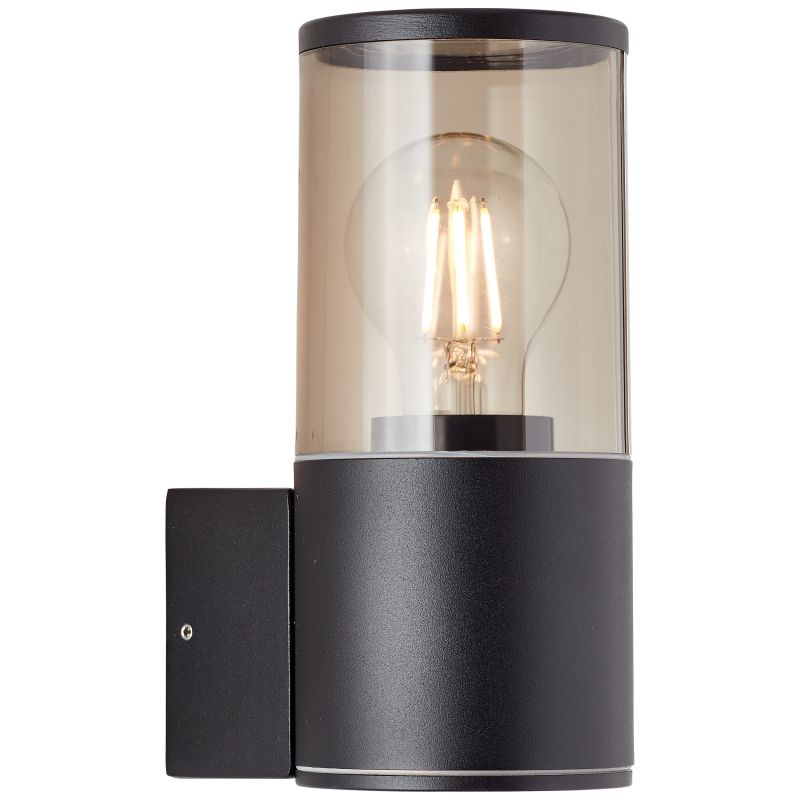 Sergioro Noir lampe d’extérieur De Brilliant - L'applique murale Sergioro est un luminaire polyvalent qui permet d'&eacute;clairer les fa&ccedil;ades de mani&egrave;re d&eacute;corative et d'&eacute;clairer les couloirs et les all&eacute;es en toute s&eacute;curit&eacute;.