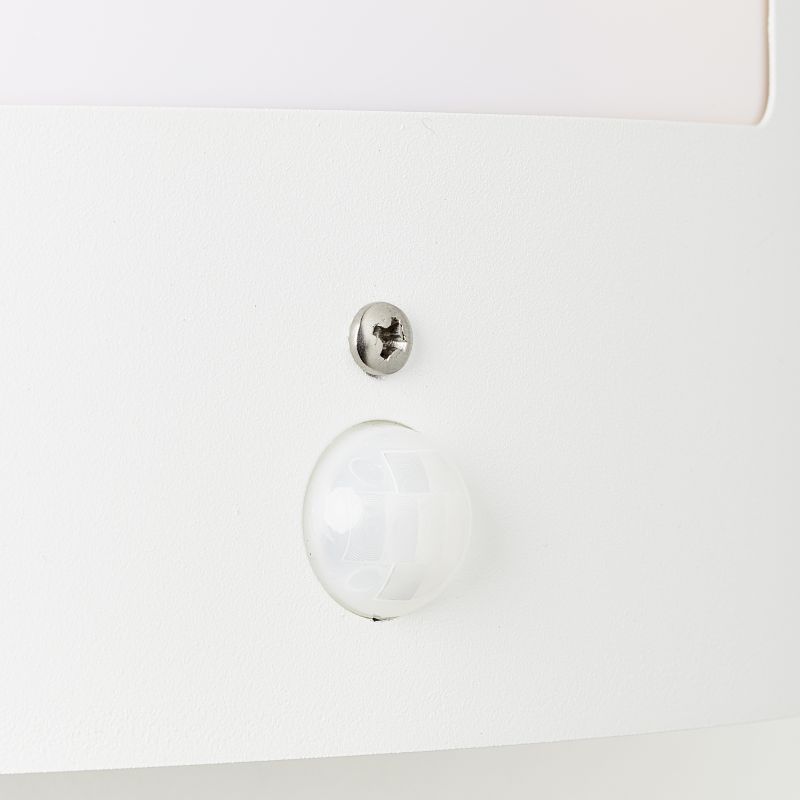 Todd Blanc lampe d’extérieur De Brilliant - Todd est une applique murale polyvalente qui assure à la fois un éclairage décoratif de façade et la sécurité de l'entrée.