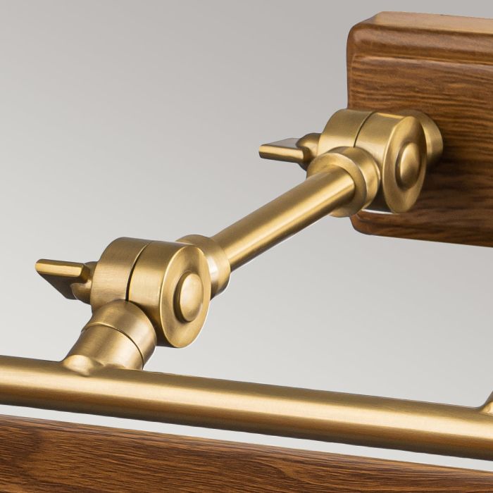 Winchfield 70cm Chêne De Elstead Lighting - Disponible en laiton antique, noir mat et effet chêne pour écrans et supports muraux.