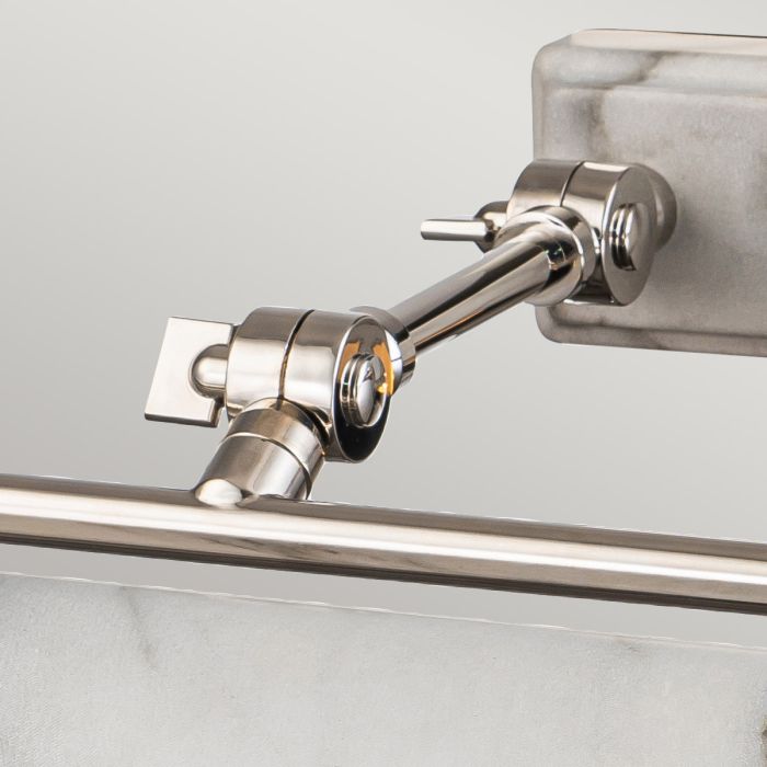 Winchfield 70cm Blanc De Elstead Lighting - Disponible en laiton antique, noir mat et effet chêne pour écrans et supports muraux.