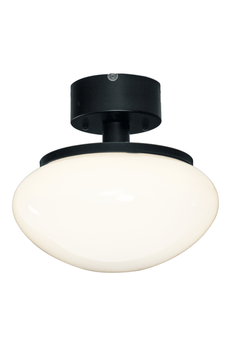 New August Ø27 Noir plafonnier De Aneta Lighting - Pour ceux qui recherchent une lampe de caractère qui ne domine pas la pièce, New August est le choix idéal : un détail élégant qui met en valeur tout votre intérieur.