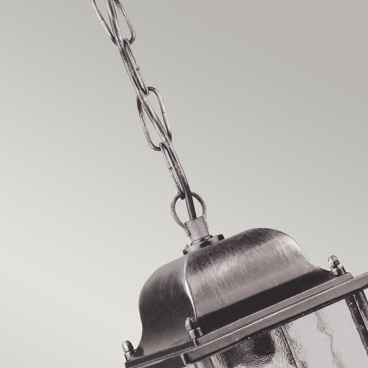 Wexford 16cm Argent De Elstead Lighting - Wexford est une lanterne suspendue d'extérieur classique en aluminium, avec une élégante finition argent foncé et des éléments décoratifs en verre imitant le vitrail.