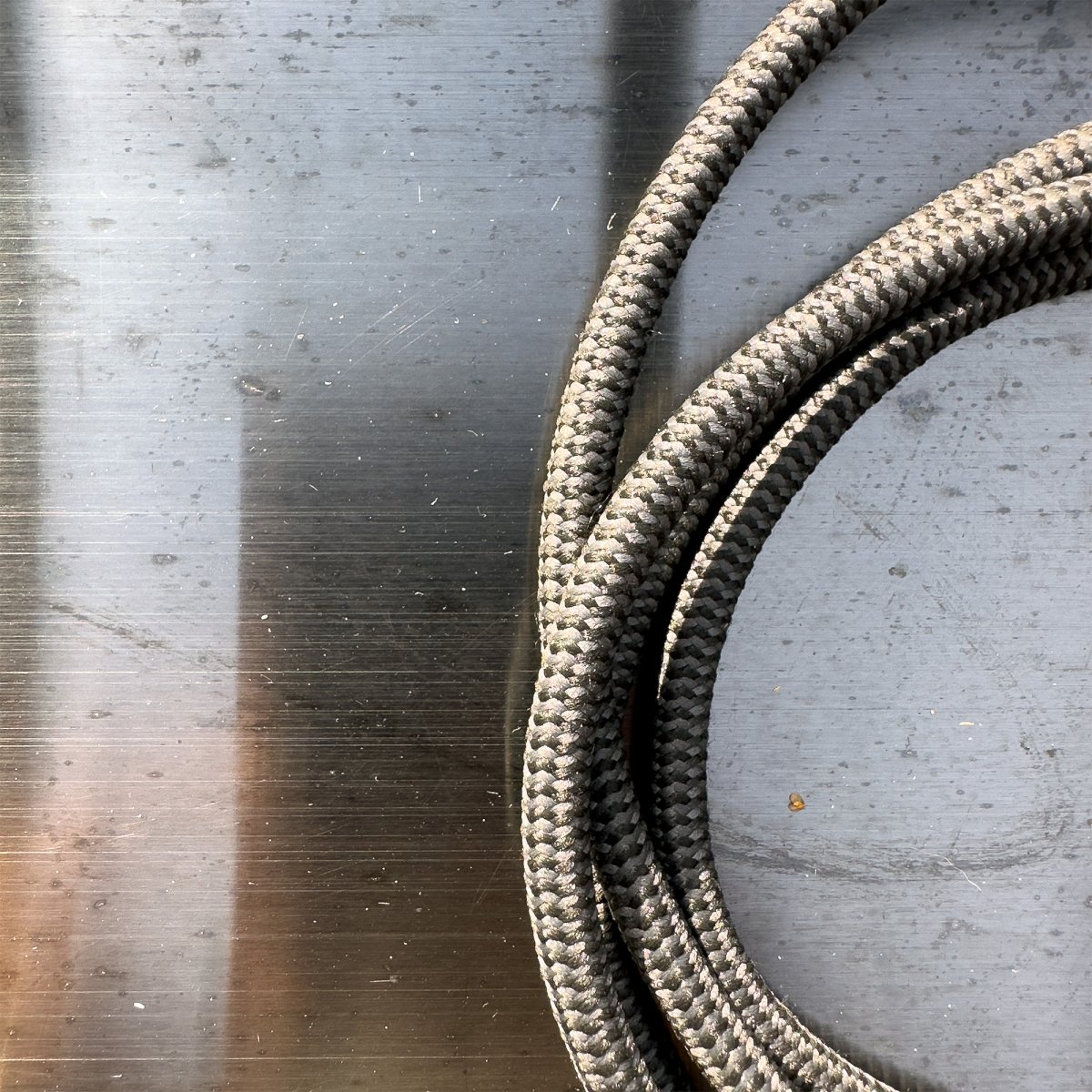 Gravity Noir De Lightson - Pour une durée de vie optimale, nous recommandons de ne pas charger le transformateur à plus de 85 % de sa capacité maximale.