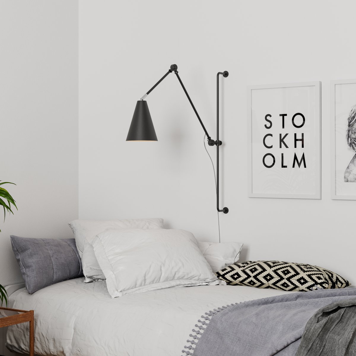 Yukon 78cm Noir mat applique murale De By Rydéns - Il est réglable sur le support et dispose également de deux articulations pivotantes et d'une tête d'éclairage rotative qui permet de diriger la lumière dans n'importe quelle direction.